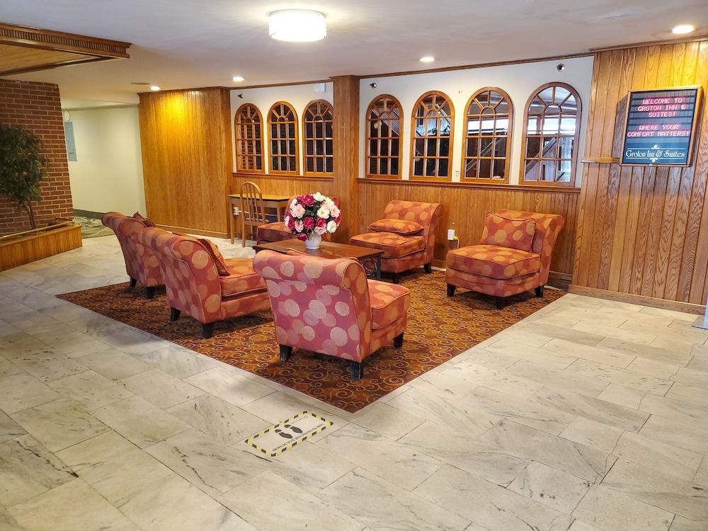 Groton Inn & Suites Exterior photo