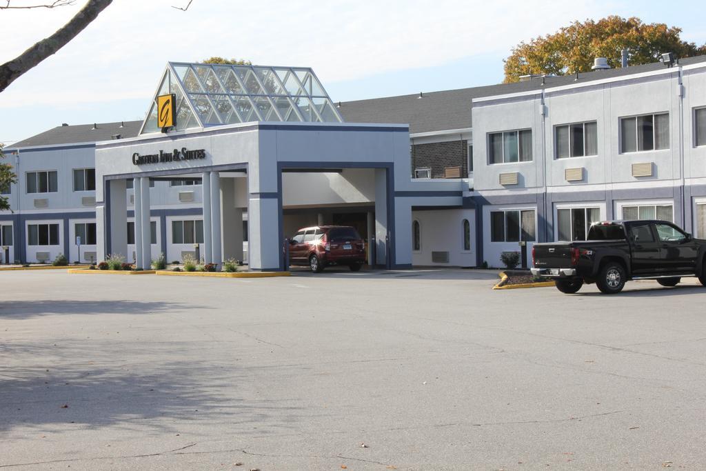 Groton Inn & Suites Exterior photo