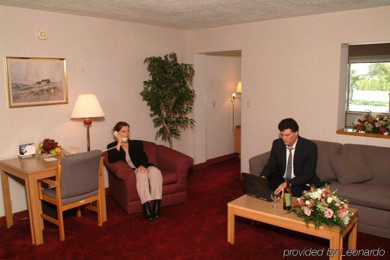 Groton Inn & Suites Room photo